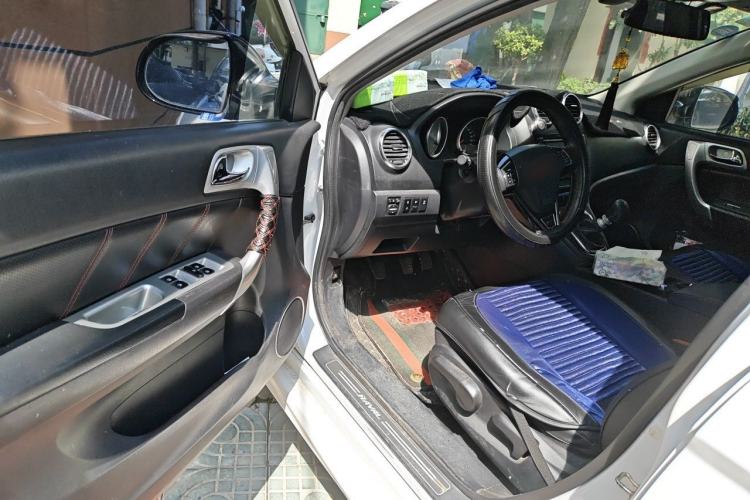 Used Haval H6 2015 Upgraded Model 1.5T Manual Two-Wheel Drive Elite Version Driver Seat