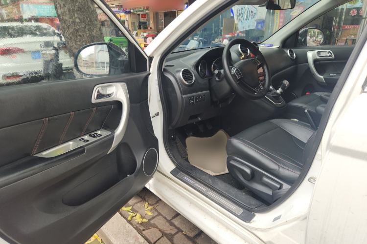 Used Haval H6 2015 Upgraded Model 1.5T Manual Two-Wheel Drive Elite Version Driver Seat