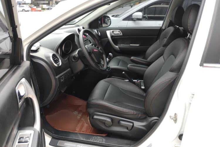Used Haval H6 2015 Upgraded Model 1.5T Manual Two-Wheel Drive Elite Version Driver Seat