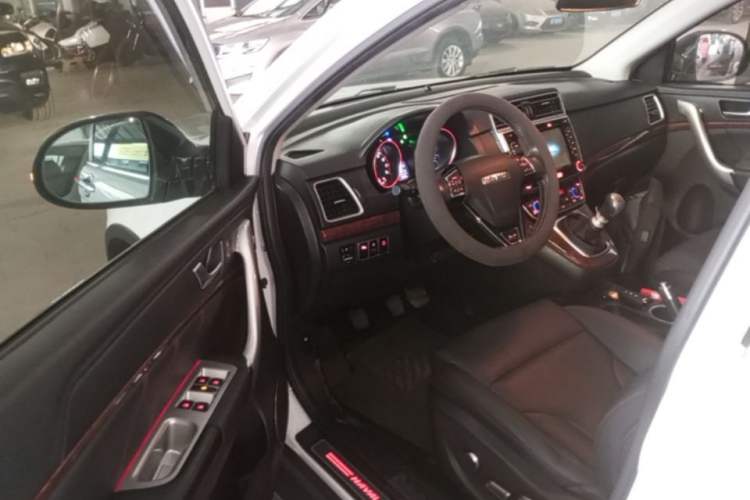 Used Haval H6 2015 Revised Version Sport Edition 1.5T Manual Transmission Two-Wheel Drive Elite Grade Driver Seat