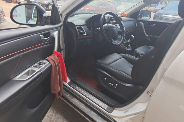 Used Haval H6 2015 Revised Version Sport Edition 1.5T Manual Transmission Two-Wheel Drive Elite Grade Driver Seat
