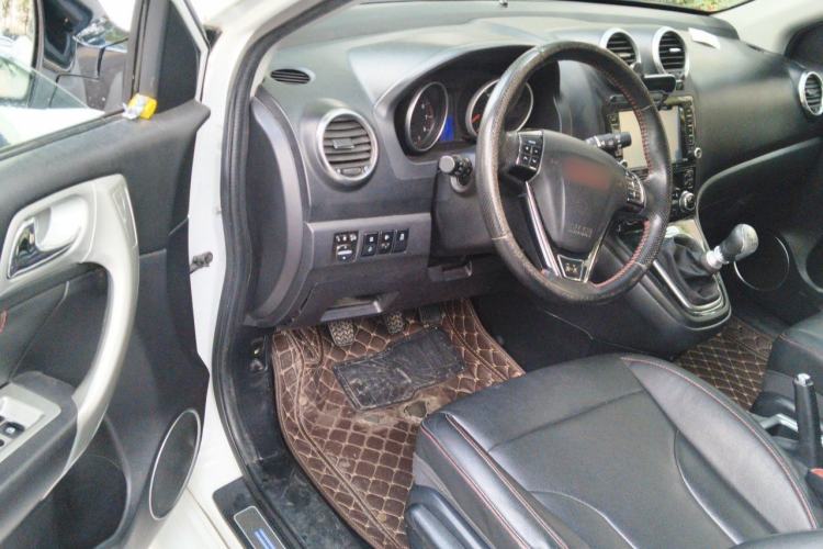 Used Haval H6 2015 Upgraded Model 1.5T Manual Two-Wheel Drive Elite Version Driver Seat