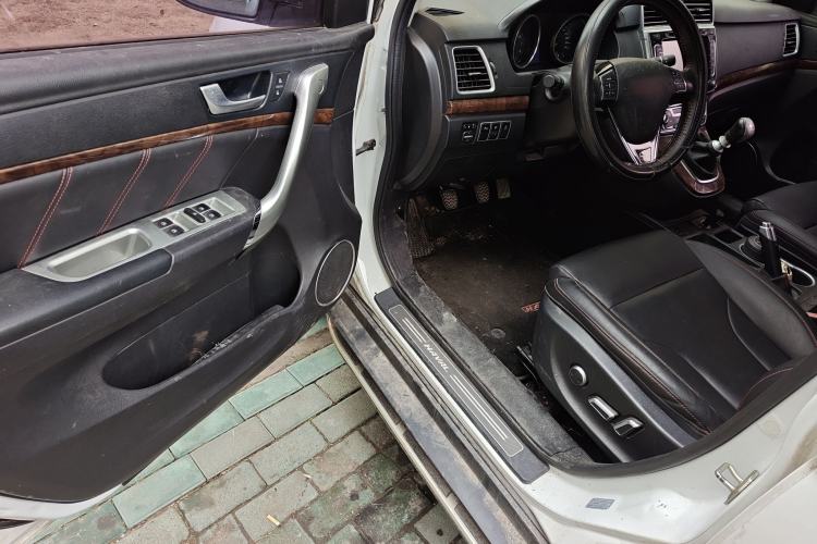 Used Haval H6 2015 Revised Version Sport Edition 1.5T Manual Transmission Two-Wheel Drive Elite Grade Driver Seat