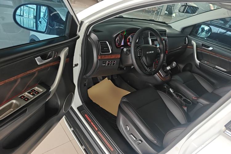 Used Haval H6 2015 Revised Version Sport Edition 1.5T Manual Transmission Two-Wheel Drive Elite Grade Driver Seat