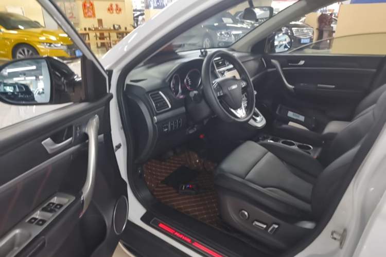 Used Haval H6 2015 Sport Edition 1.5T Automatic Two-Wheel Drive Luxury Model Driver Seat