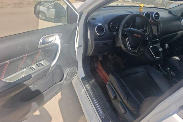 Used Haval H6 2015 Upgraded Model 1.5T Manual Two-Wheel Drive Elite Version Driver Seat