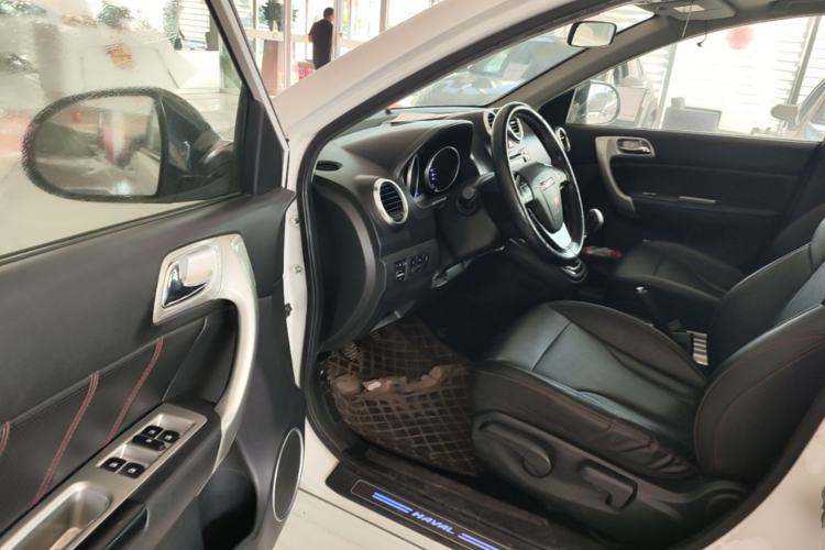 Used Haval H6 2015 Upgraded Model 1.5T Manual Two-Wheel Drive Elite Version Driver Seat