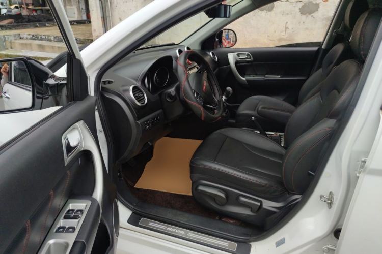 Used Haval H6 2015 Upgraded Model 1.5T Manual Two-Wheel Drive Elite Version Driver Seat
