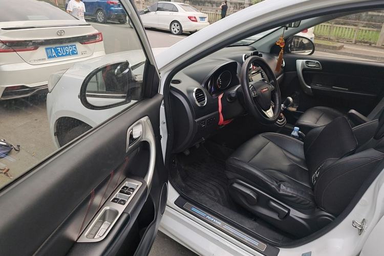 Used Haval H6 2015 Upgraded Model 1.5T Manual Two-Wheel Drive Elite Version Driver Seat