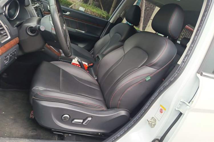 Used Haval H6 2015 Revised Version Sport Edition 1.5T Manual Transmission Two-Wheel Drive Elite Grade Driver Seat