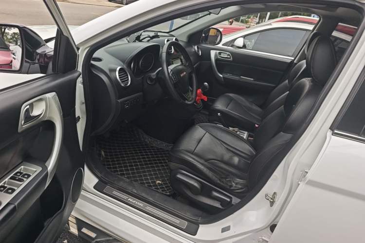 Used Haval H6 2015 Upgraded Model 1.5T Manual Two-Wheel Drive Elite Version Driver Seat
