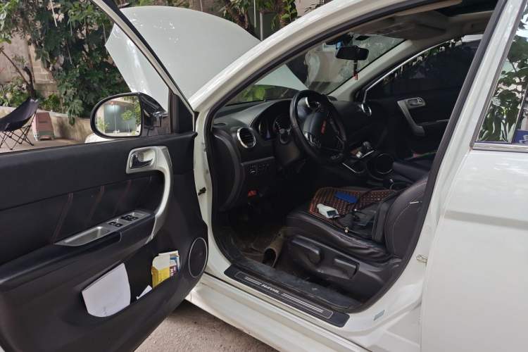 Used Haval H6 2015 Upgraded Model 1.5T Manual Two-Wheel Drive Elite Version Driver Seat
