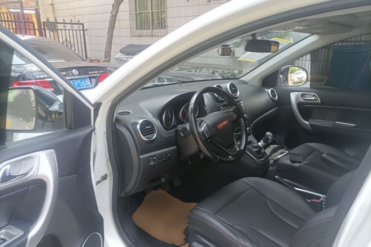 Used Haval H6 2015 Upgraded Model 1.5T Manual Two-Wheel Drive Elite Version Driver Seat