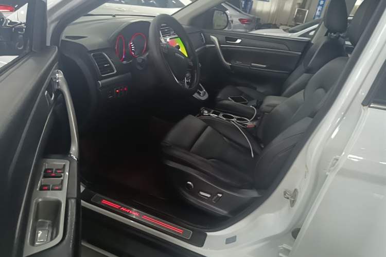 Used Haval H6 2015 Sport Edition 1.5T Automatic Two-Wheel Drive Luxury Model Driver Seat