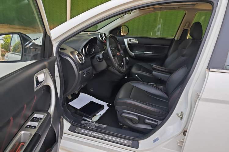 Used Haval H6 2015 Upgraded Model 1.5T Manual Two-Wheel Drive Elite Version Driver Seat