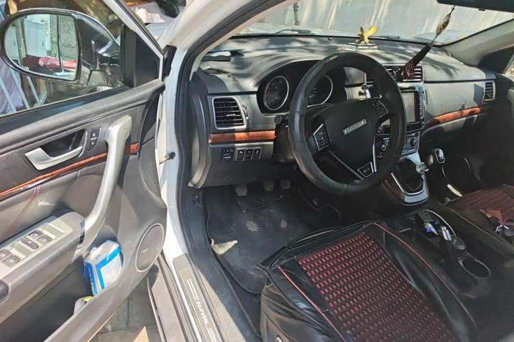 Used Haval H6 2015 Revised Version Sport Edition 1.5T Manual Transmission Two-Wheel Drive Elite Grade Driver Seat