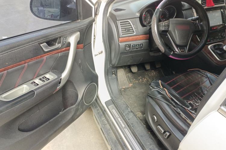 Used Haval H6 2015 Revised Version Sport Edition 1.5T Manual Transmission Two-Wheel Drive Elite Grade Driver Seat