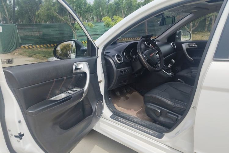 Used Haval H6 2015 Upgraded Model 1.5T Manual Two-Wheel Drive Elite Version Driver Seat