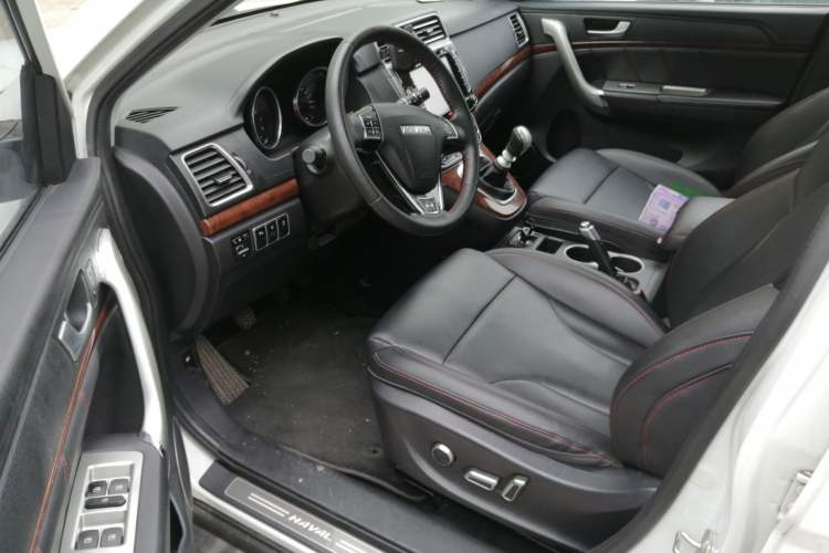 Used Haval H6 2015 Revised Version Sport Edition 1.5T Manual Transmission Two-Wheel Drive Elite Grade Driver Seat