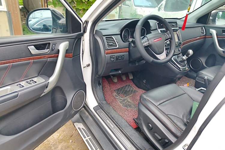 Used Haval H6 2015 Upgraded Model 1.5T Manual Two-Wheel Drive Prestige Version Driver Seat