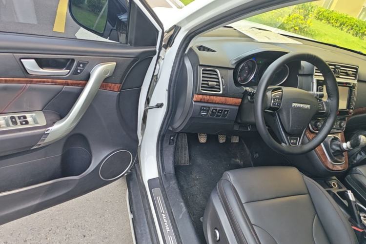 Used Haval H6 2015 Revised Version Sport Edition 1.5T Manual Transmission Two-Wheel Drive Elite Grade Driver Seat