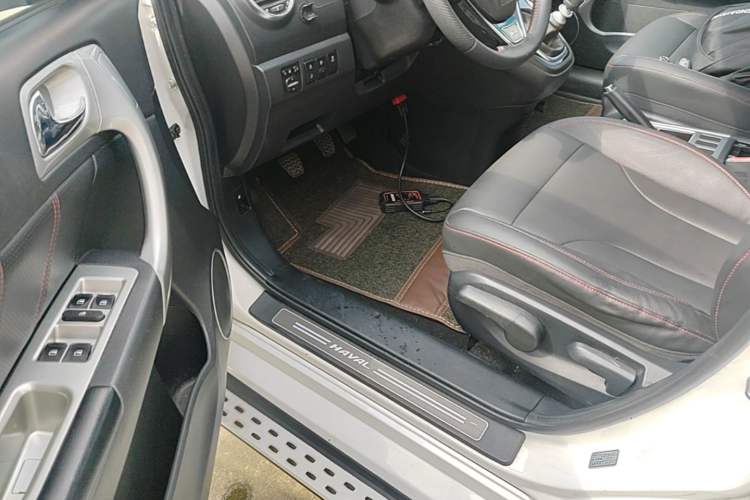 Used Haval H6 2015 Upgraded Model 1.5T Manual Two-Wheel Drive Elite Version Driver Seat