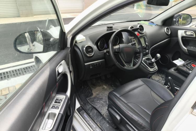 Used Haval H6 2015 Upgraded Model 1.5T Manual Two-Wheel Drive Elite Version Driver Seat