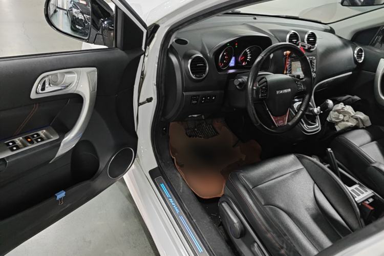 Used Haval H6 2015 Upgraded Model 1.5T Manual Two-Wheel Drive Elite Version Driver Seat