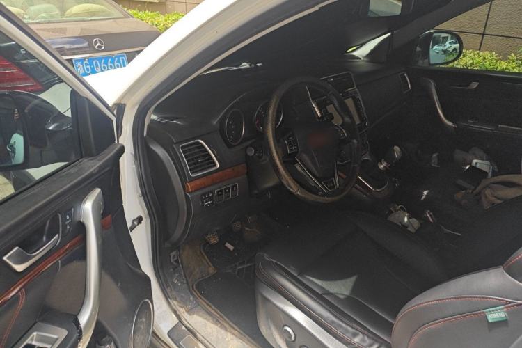 Used Haval H6 2015 Revised Version Sport Edition 1.5T Manual Transmission Two-Wheel Drive Elite Grade Driver Seat
