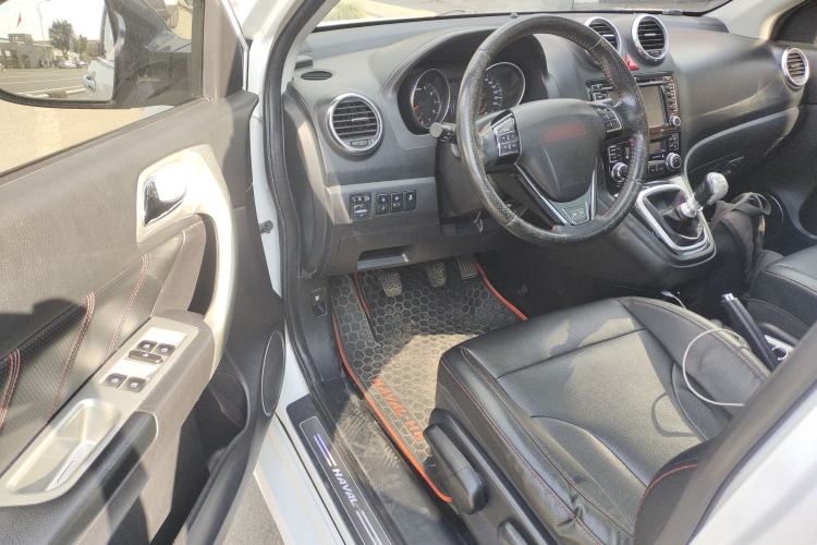 Used Haval H6 2015 Upgraded Model 1.5T Manual Two-Wheel Drive Elite Version Driver Seat
