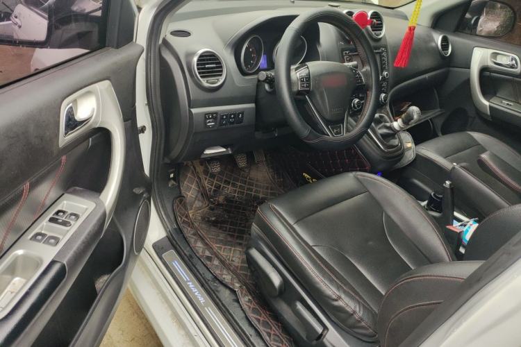 Used Haval H6 2015 Upgraded Model 1.5T Manual Two-Wheel Drive Elite Version Driver Seat