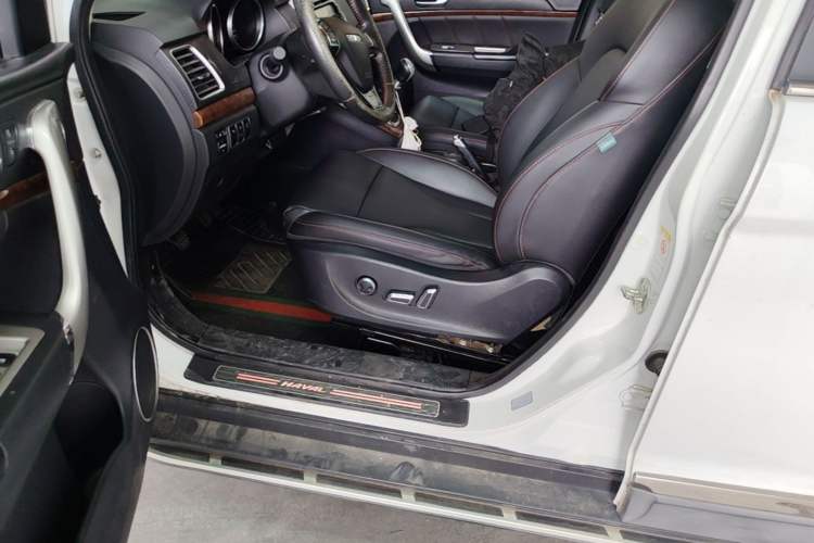 Used Haval H6 2015 Revised Version Sport Edition 1.5T Manual Transmission Two-Wheel Drive Elite Grade Driver Seat