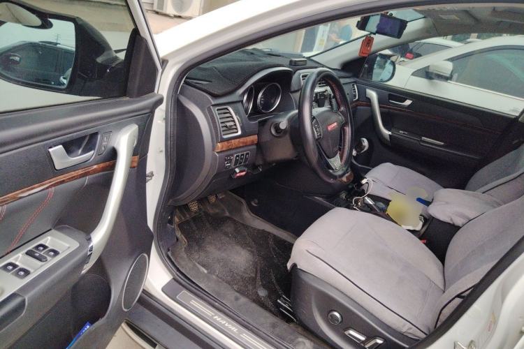 Used Haval H6 2015 Revised Version Sport Edition 1.5T Manual Transmission Two-Wheel Drive Elite Grade Driver Seat