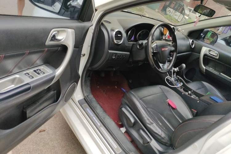 Used Haval H6 2015 Upgraded Model 1.5T Manual Two-Wheel Drive Elite Version Driver Seat