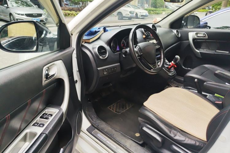 Used Haval H6 2015 Upgraded Model 1.5T Manual Two-Wheel Drive Elite Version Driver Seat