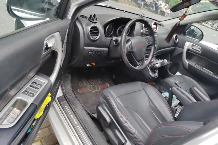 Used Haval H6 2015 Upgraded Model 1.5T Manual Two-Wheel Drive Elite Version Driver Seat