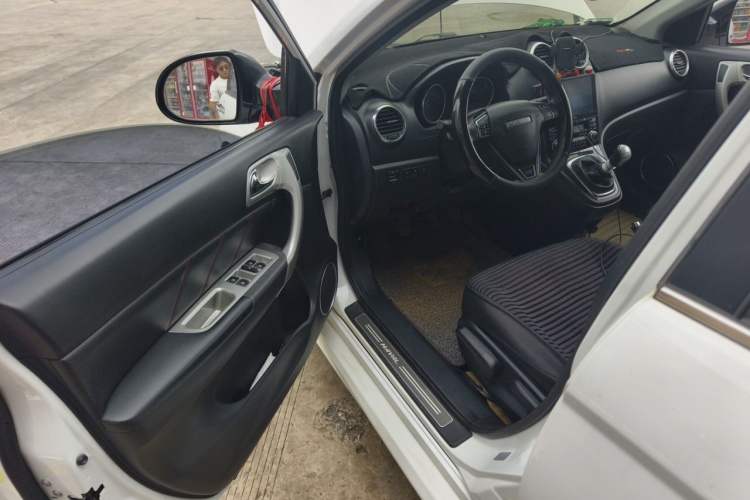 Used Haval H6 2015 Upgraded Model 1.5T Manual Two-Wheel Drive Elite Version Driver Seat