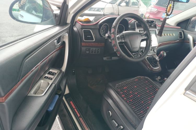 Used Haval H6 2015 Revised Version Sport Edition 1.5T Manual Transmission Two-Wheel Drive Elite Grade Driver Seat