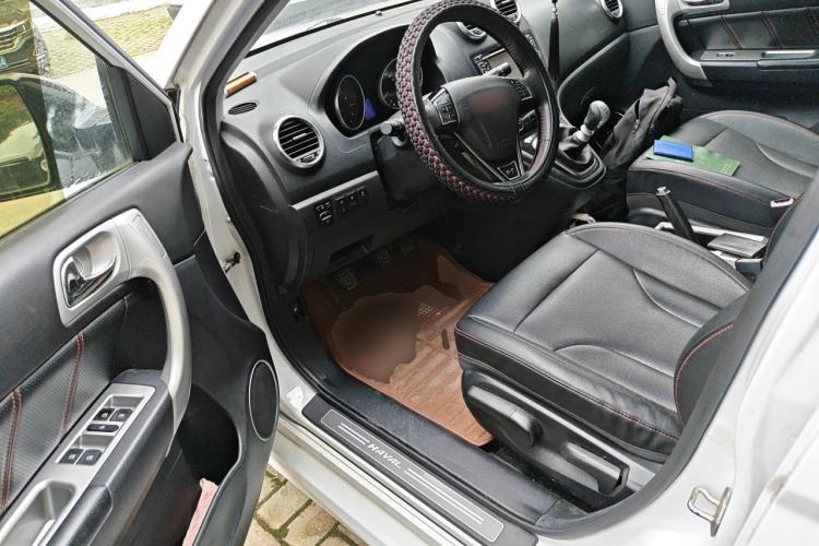 Used Haval H6 2015 Upgraded Model 1.5T Manual Two-Wheel Drive Elite Version Driver Seat
