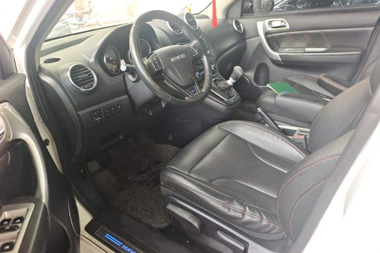 Used Haval H6 2015 Upgraded Model 1.5T Manual Two-Wheel Drive Elite Version Driver Seat