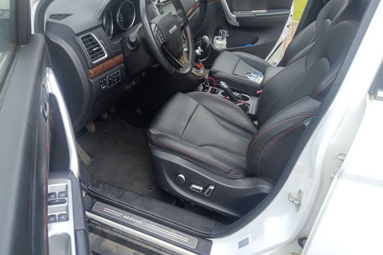 Used Haval H6 2015 Revised Version Sport Edition 1.5T Manual Transmission Two-Wheel Drive Elite Grade Driver Seat