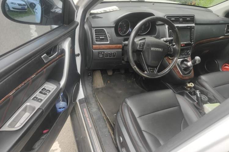 Used Haval H6 2015 Revised Version Sport Edition 1.5T Manual Transmission Two-Wheel Drive Elite Grade Driver Seat