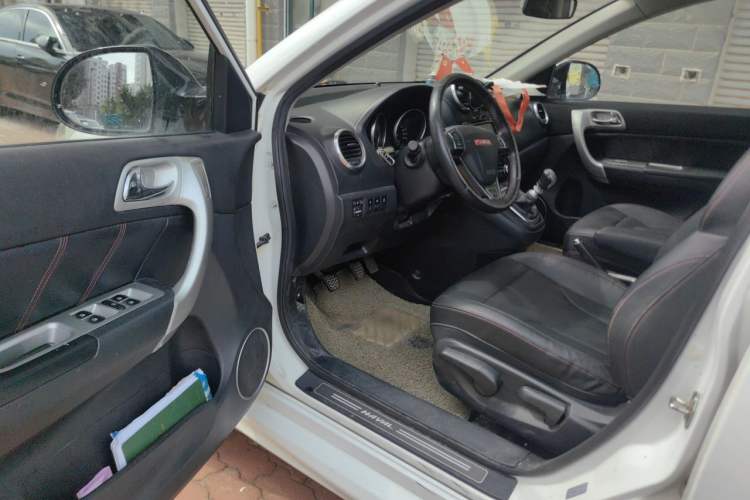 Used Haval H6 2015 Upgraded Model 1.5T Manual Two-Wheel Drive Elite Version Driver Seat