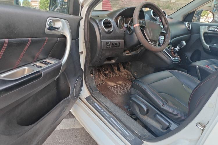 Used Haval H6 2015 Upgraded Model 1.5T Manual Two-Wheel Drive Elite Version Driver Seat