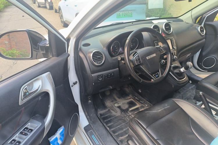 Used Haval H6 2015 Upgraded Model 1.5T Manual Two-Wheel Drive Elite Version Driver Seat