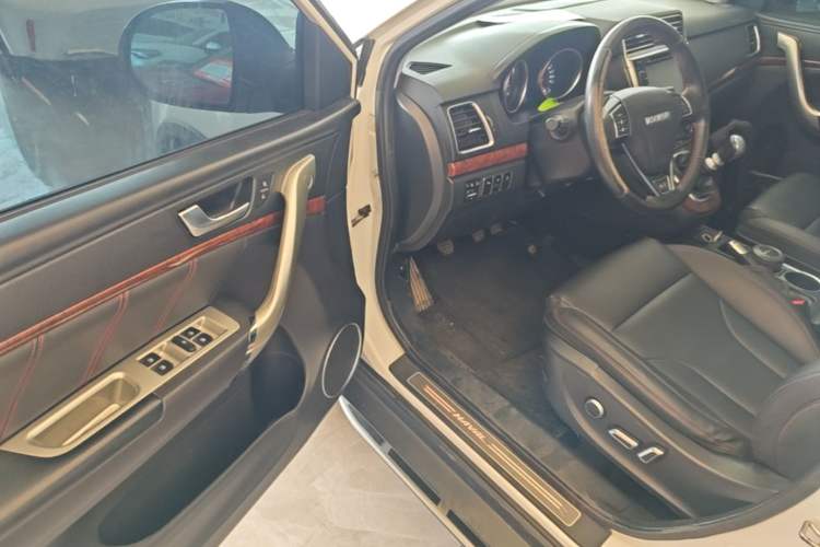 Used Haval H6 2015 Revised Version Sport Edition 1.5T Manual Transmission Two-Wheel Drive Elite Grade Driver Seat