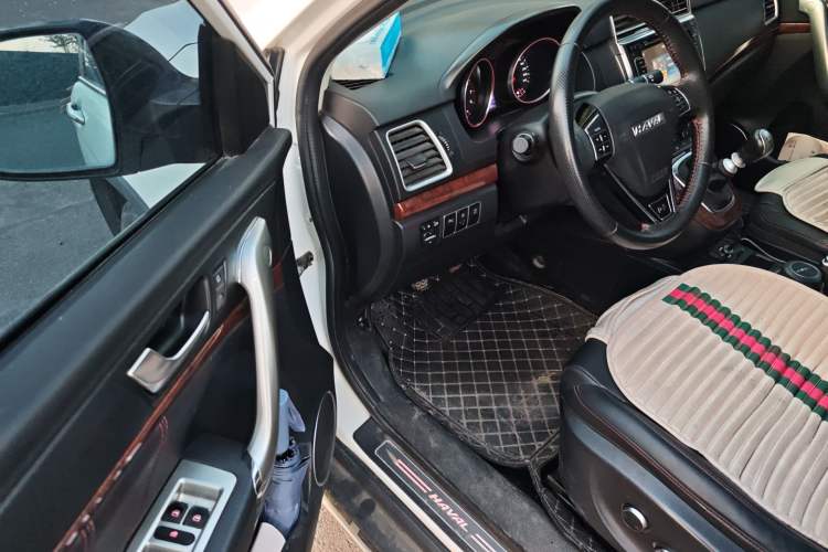 Used Haval H6 2015 Revised Version Sport Edition 1.5T Manual Transmission Two-Wheel Drive Elite Grade Driver Seat