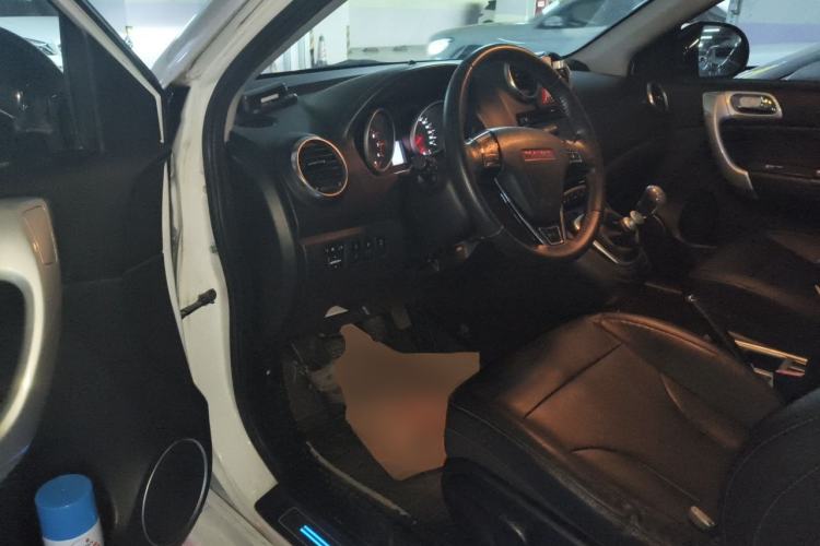 Used Haval H6 2015 Upgraded Model 1.5T Manual Two-Wheel Drive Elite Version Driver Seat