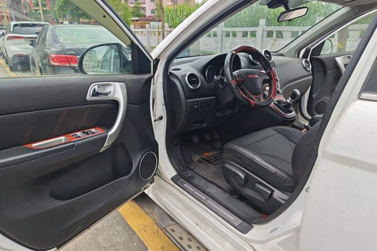 Used Haval H6 2015 Upgraded Model 1.5T Manual Two-Wheel Drive Elite Version Driver Seat