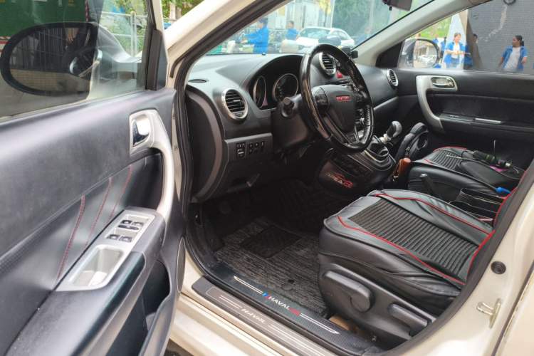 Used Haval H6 2015 Upgraded Model 1.5T Manual Two-Wheel Drive Elite Version Driver Seat